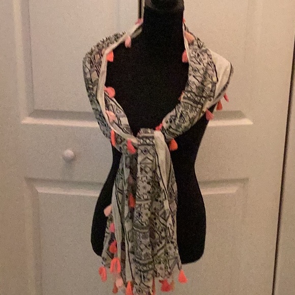 🖤Tribal Feel Fringe Fun Scarf Wardrobe Must Have 🖤 - Picture 4 of 9